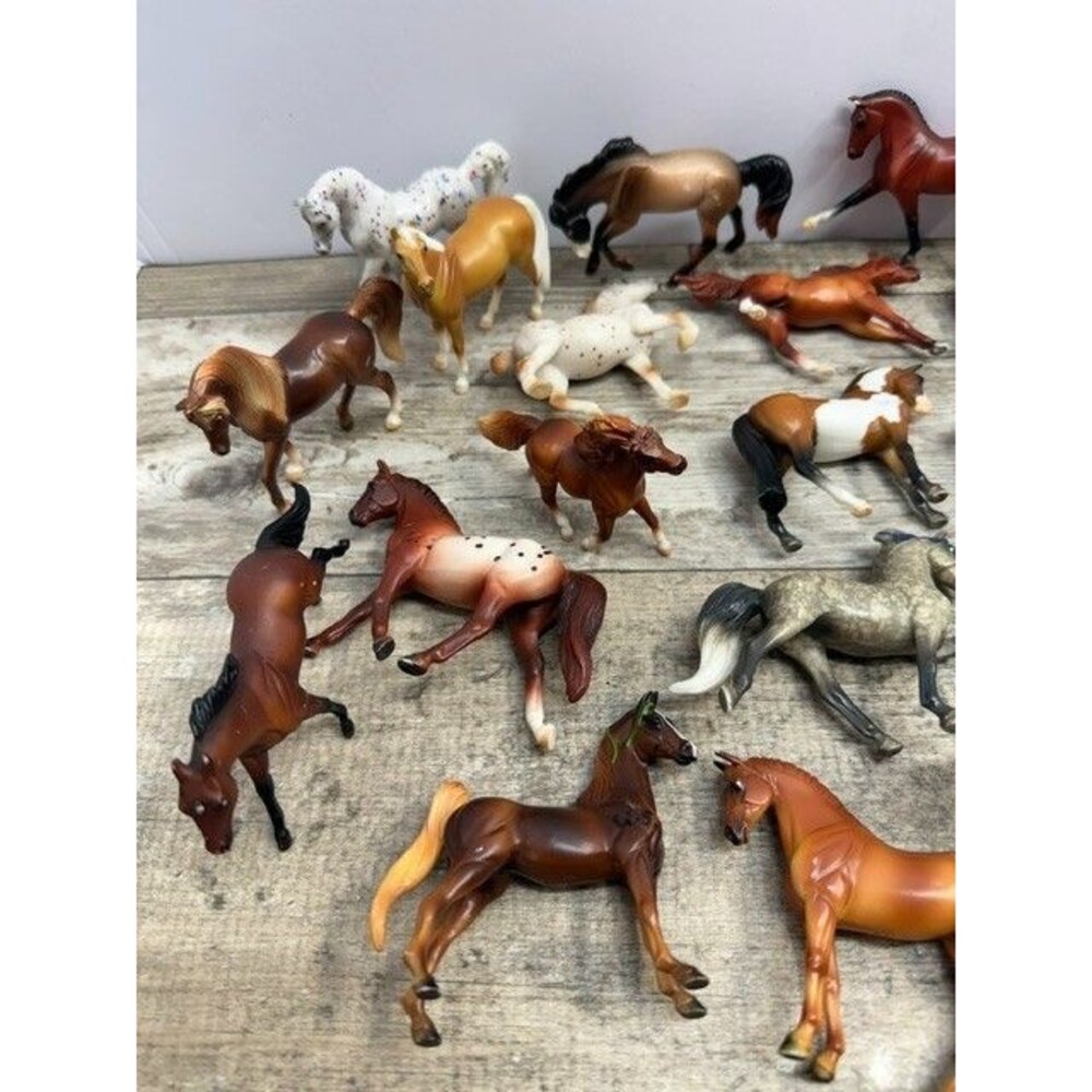 Huge Lot Of 44 Breyer Reeves Horses Stablemates 1/32 Assorted - Picture 10 of 10